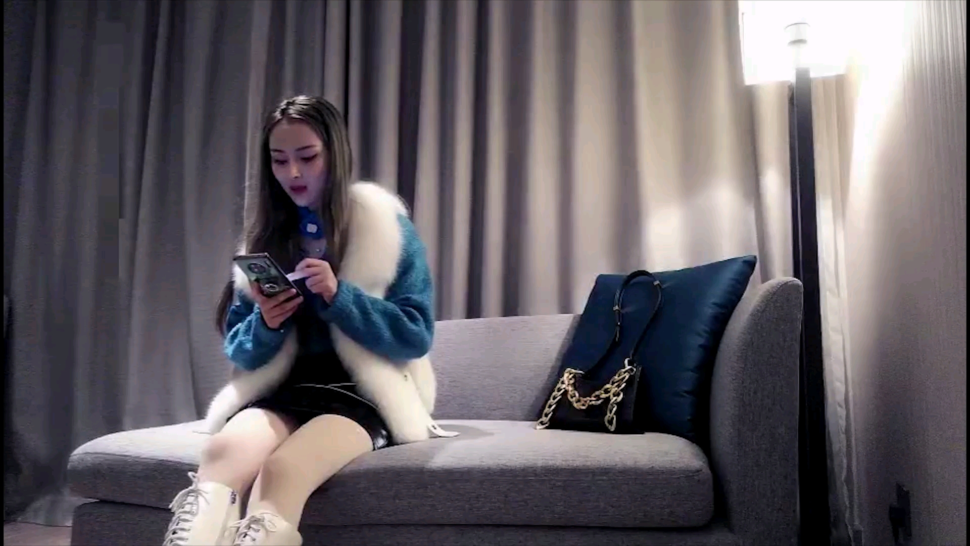 约炮高颜值身材无敌妹子舌吻69一顿抽插的。！